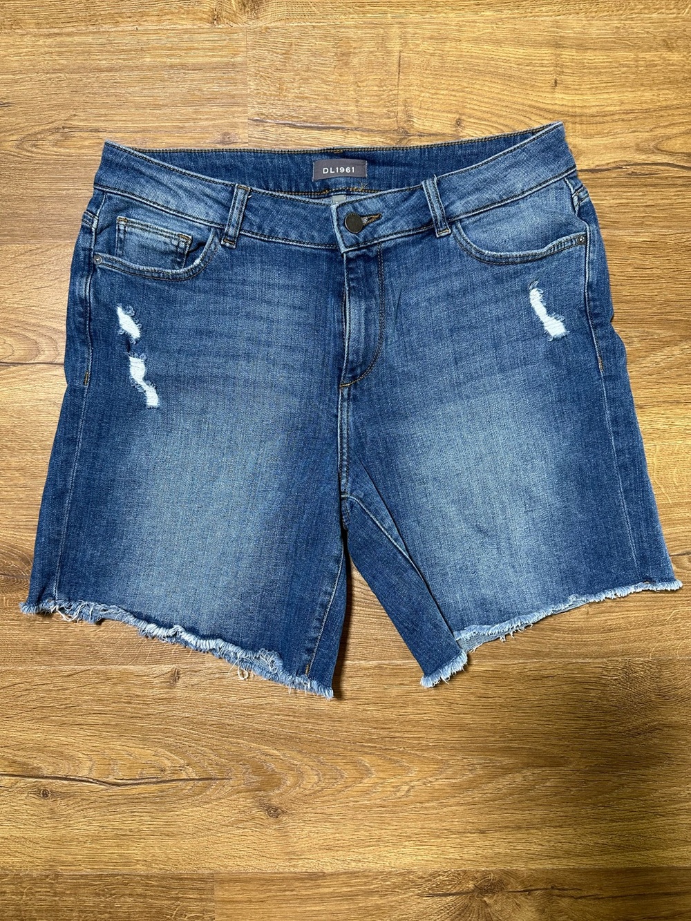 DL1961 Medium Wash Frayed Hem Denim Shorts Size 29